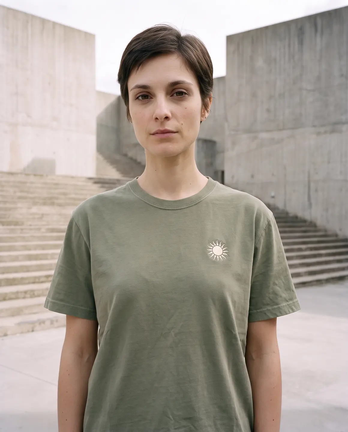 The olive T-shirt: close crop