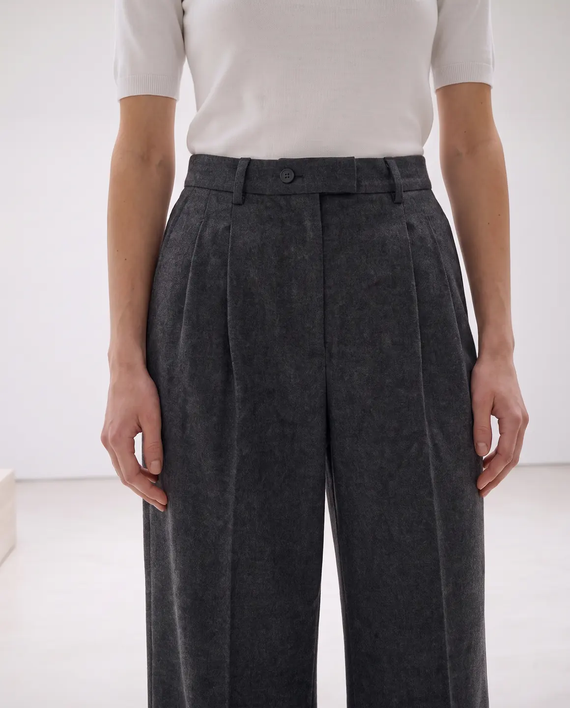 The charcoal trousers: waistband detail